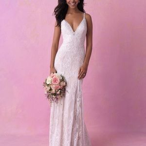 Brand new never worn wedding dress